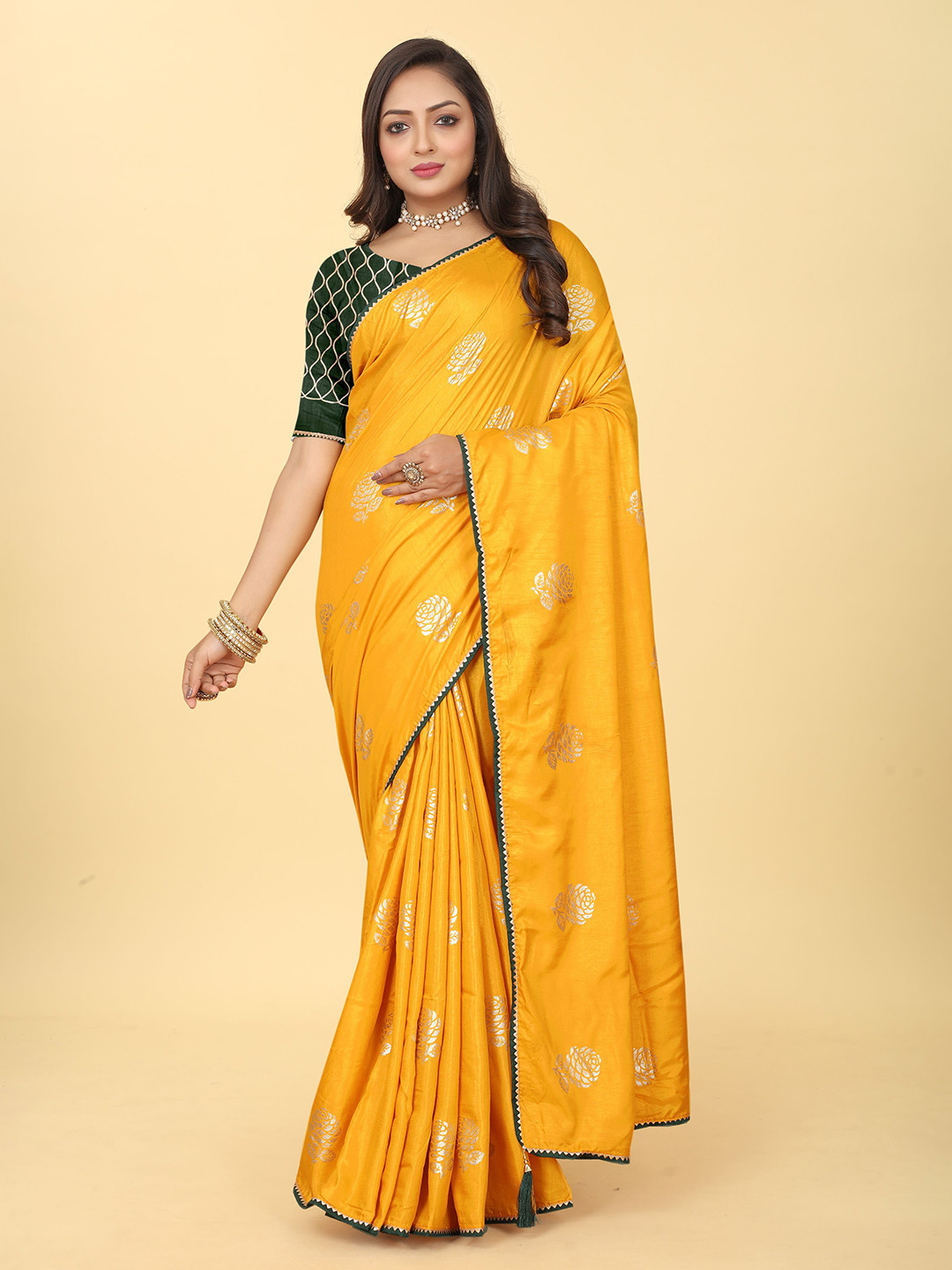 

Kiwie Floral Printed Gotta Patti Saree, Yellow