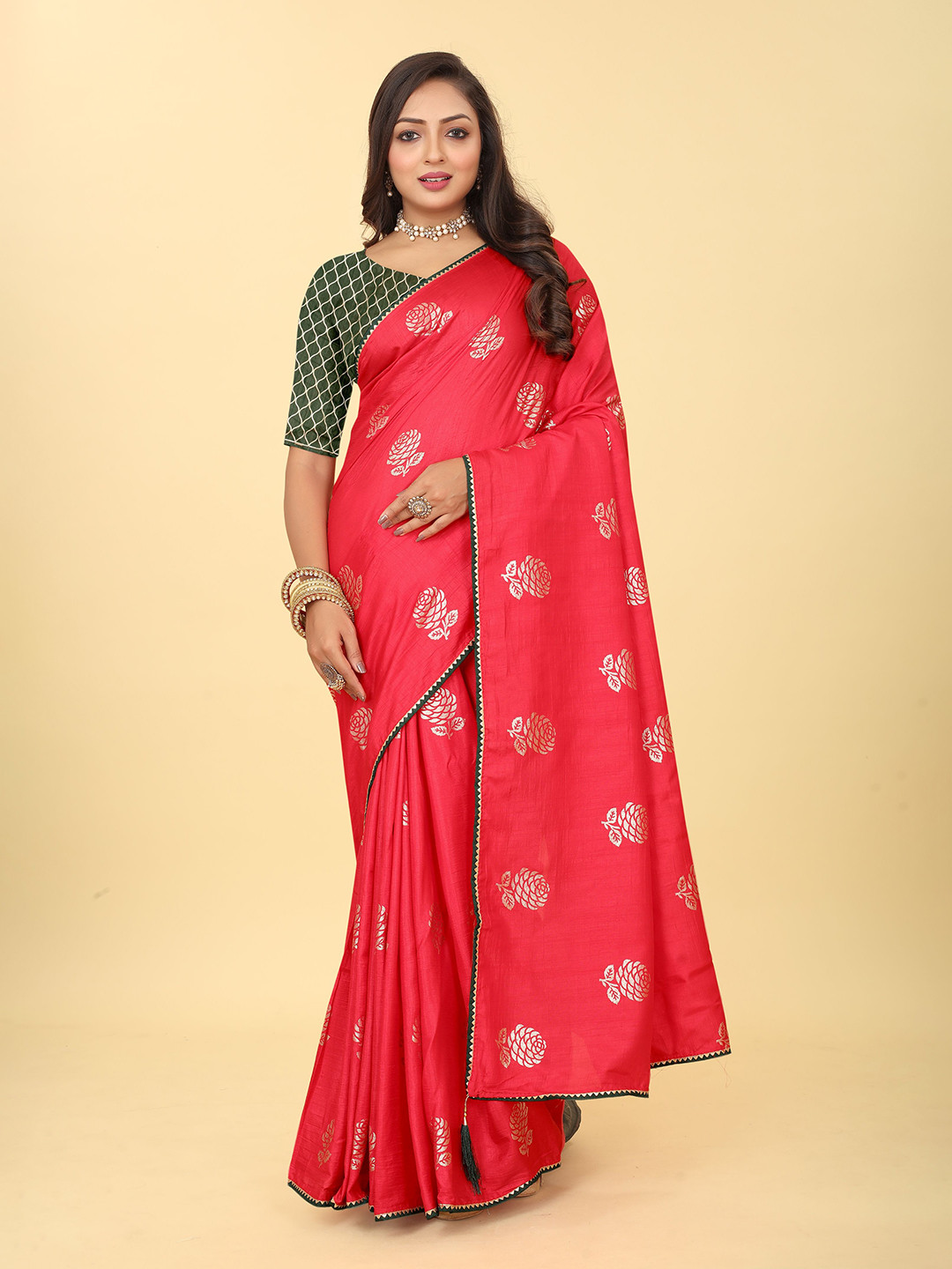 

Kiwie Floral Foil Printed Zari Silk Blend Saree, Pink
