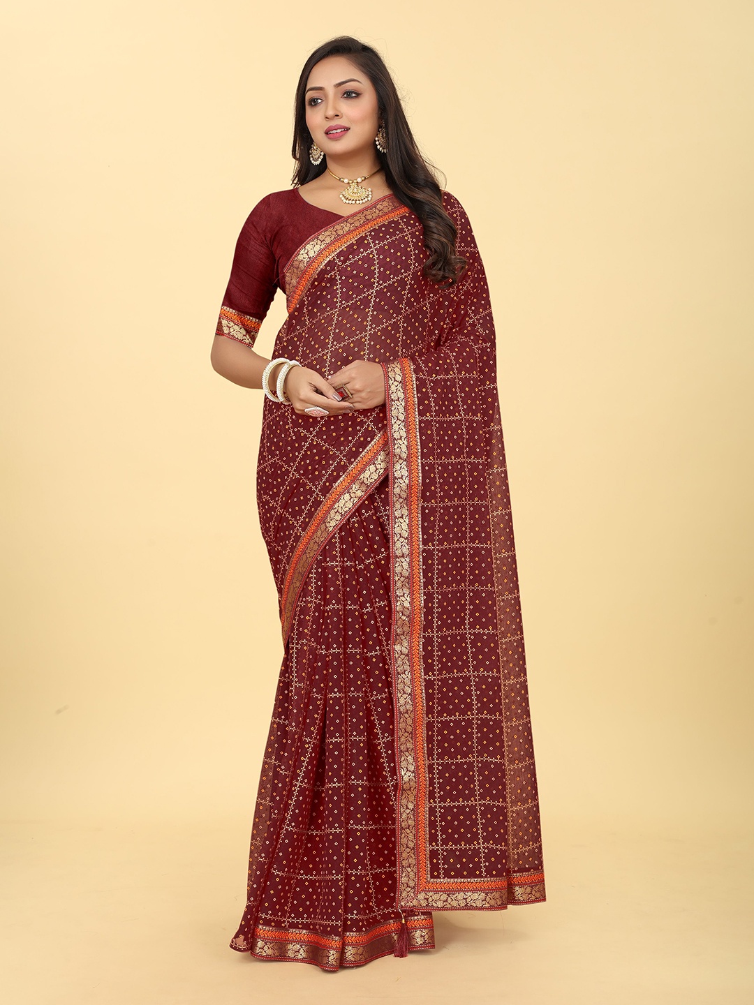 

Kiwie Geometric Foil Printed Zari Poly Chiffon Saree, Maroon