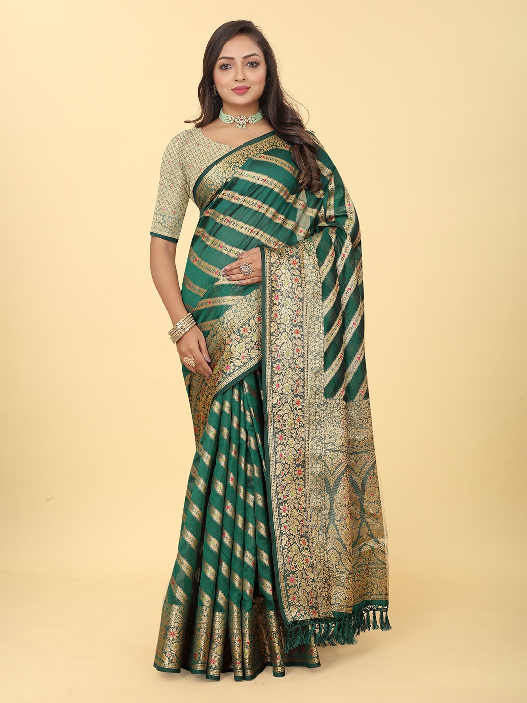 

Kiwie Ethnic Motifs Woven Design Zari Silk Blend Banarasi Saree, Green