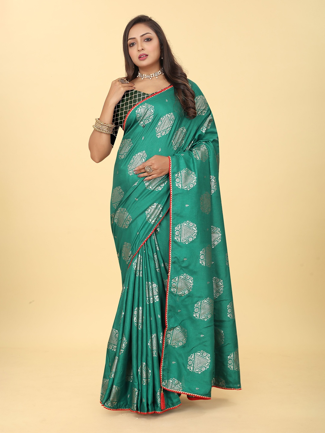 

Kiwie Ethnic Motifs Foil Printed Silk Blend Saree, Green