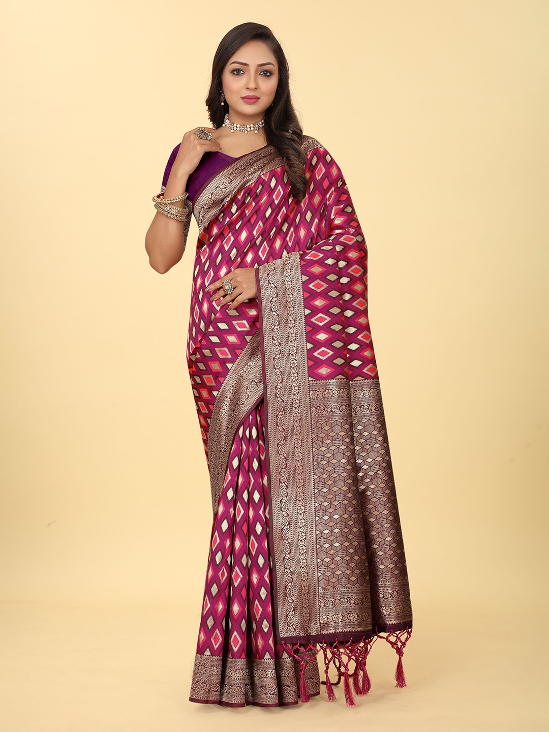 

Kiwie Geometric Woven Design Zari Poly Chiffon Banarasi Saree, Purple