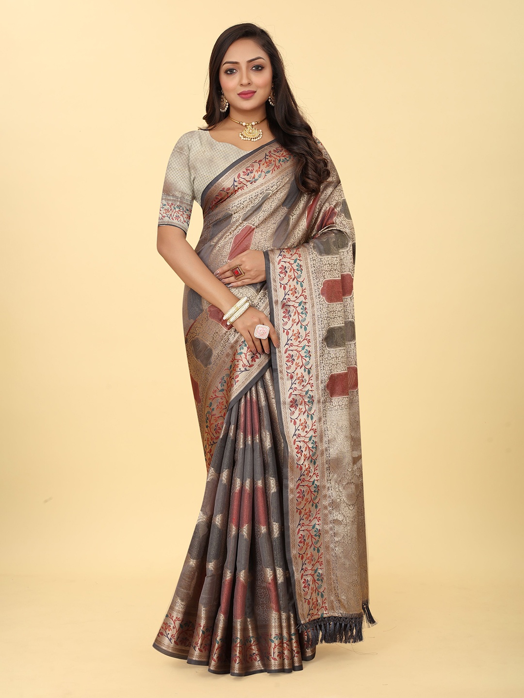 

Kiwie Woven Design Zari Silk Blend Banarasi Saree, Grey