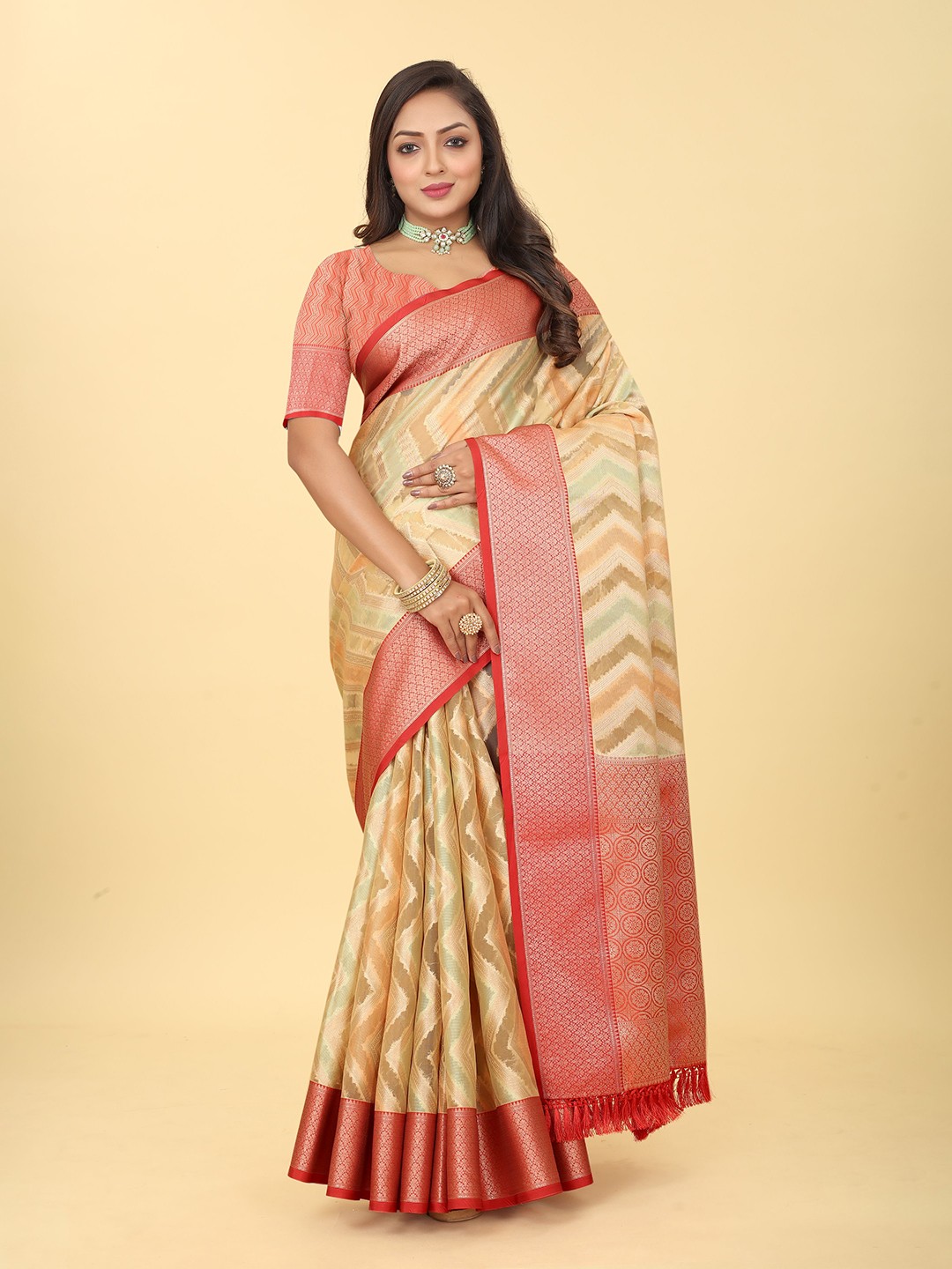 

Kiwie Woven Design Zari Silk Blend Banarasi Saree, Yellow