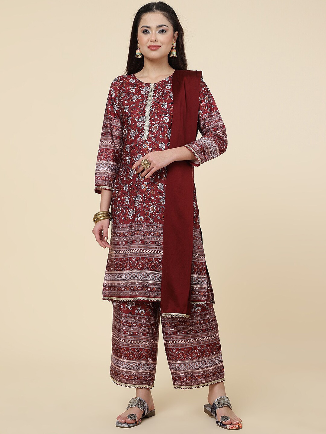 

CLEMIRA Floral Printed Regular Gotta Patti Kurta & Palazzos With Dupatta, Maroon