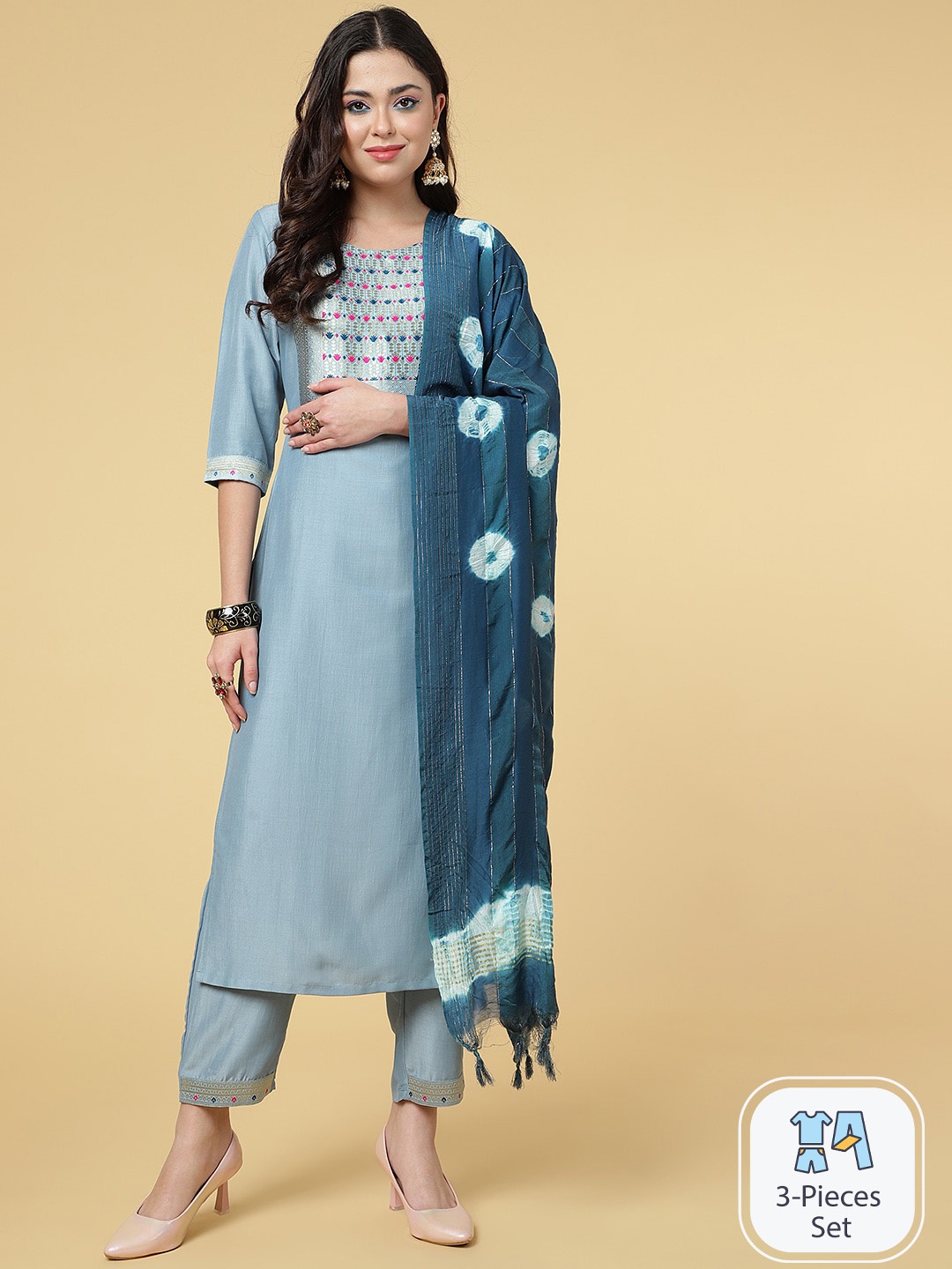 

CLEMIRA Ethnic Motifs Foil Printed Yoke Straight Kurta & Trousers With Dupatta, Grey