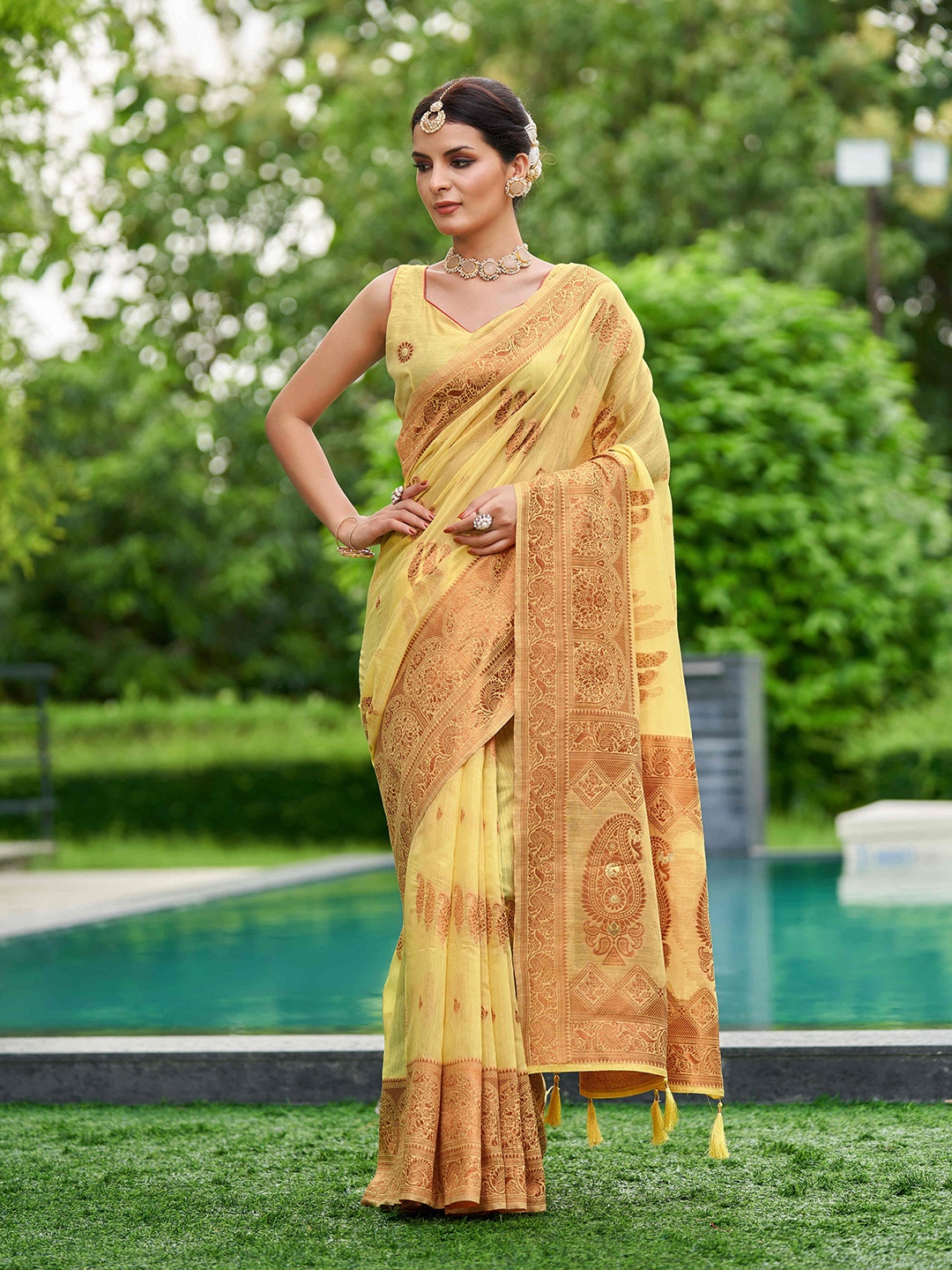 

Mitera Yellow & Gold-Toned Ethnic Motifs Woven Design Zari Pure Linen Saree