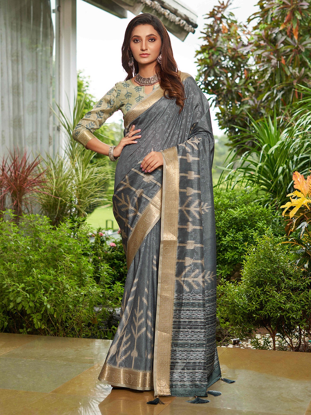 

Mitera Grey & Gold-Toned Paisley Printed Zari Pure Silk Saree