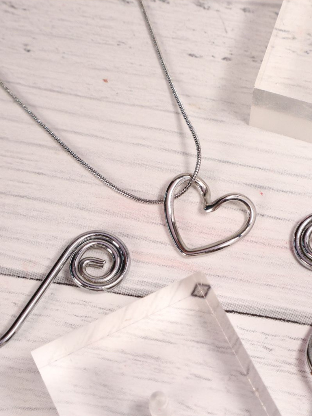 

SALTY Stainless Steel Heart Shaped Pendant With Chain, Silver