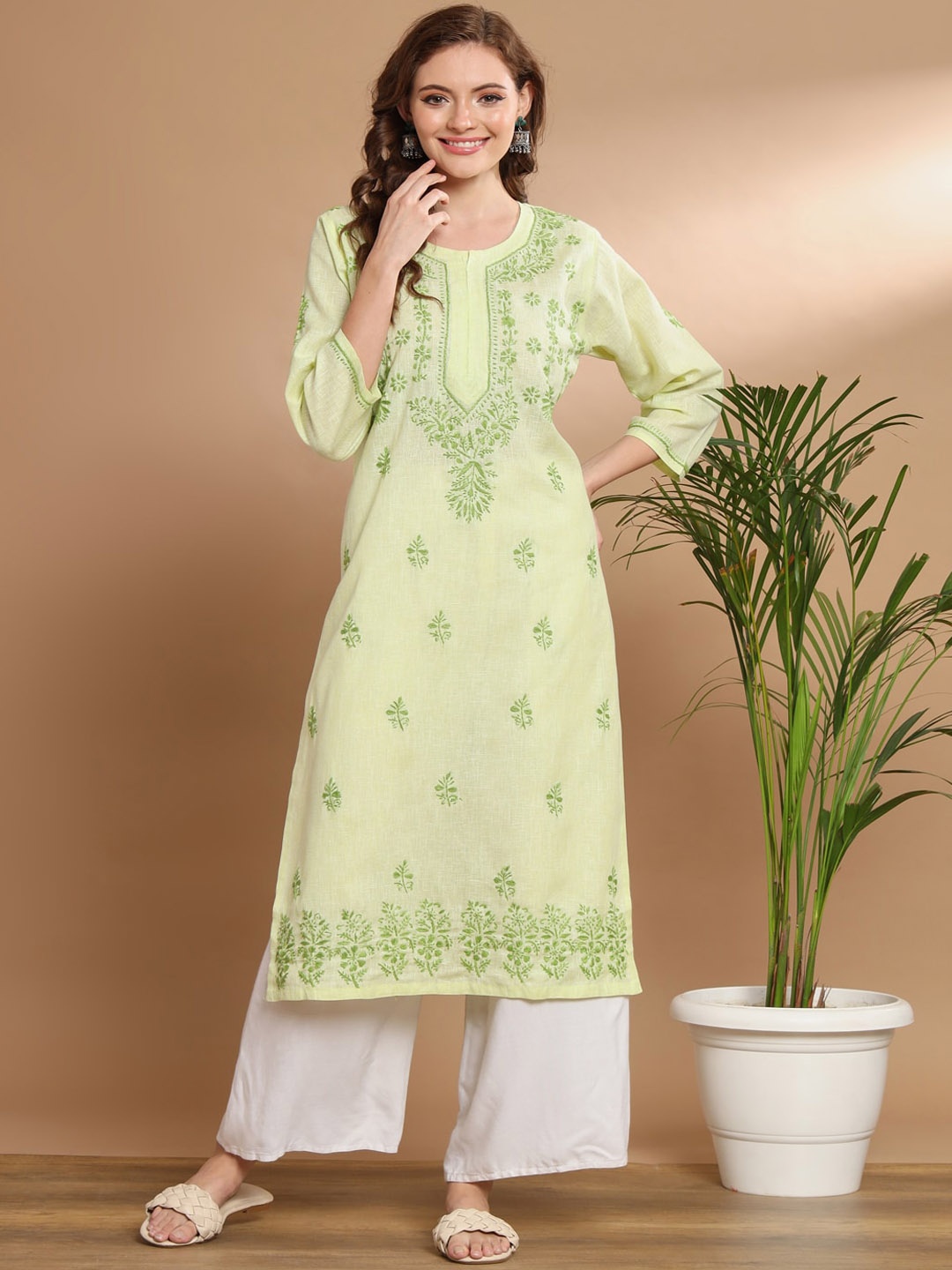 

Ethnava Ethnic Motifs Embroidered Chikankari Straight Kurta, Green