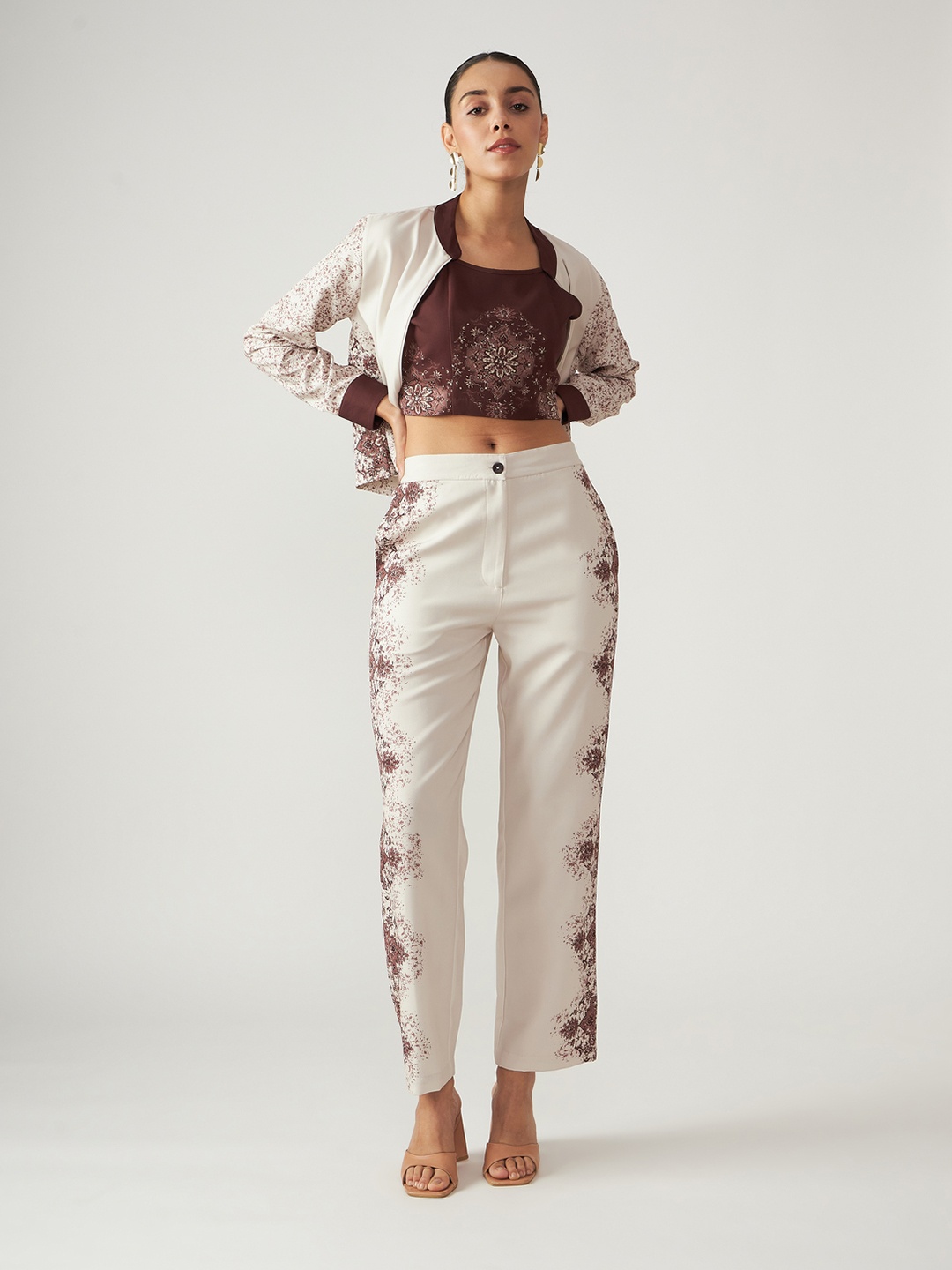 

Muvazo Women Floral Printed Tailored Jacket, Off white