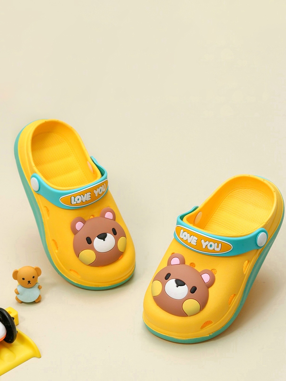 

Yellow Bee Boys Clogs Flip-Flops