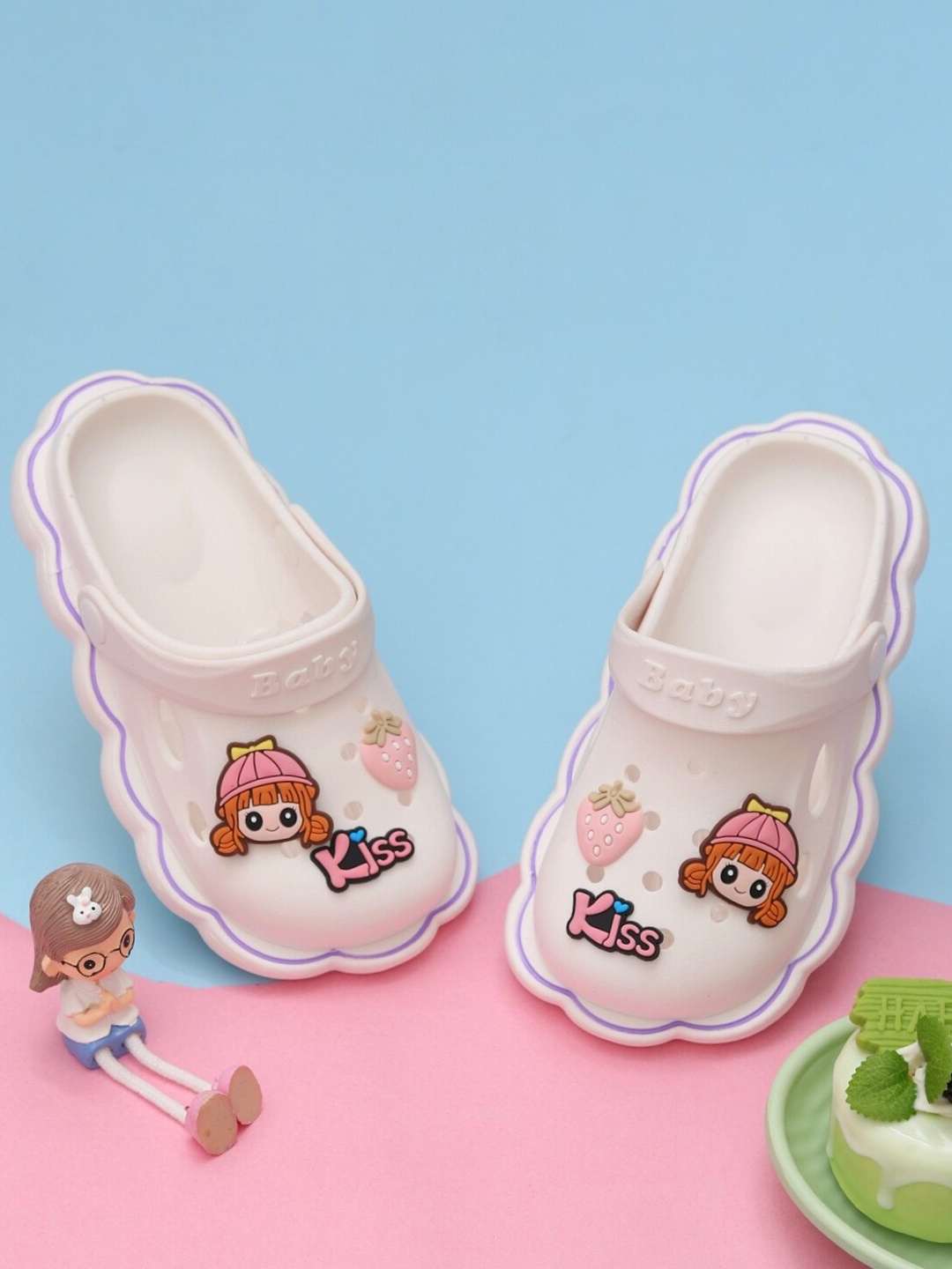 

Yellow Bee Girls Strawberry Printed Rubber Clogs, White