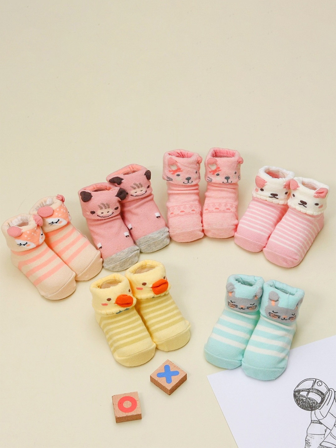 

Yellow Bee Infants Girls Pack Of 6 Patterned Ankle Length Anti-Skid Socks, Peach