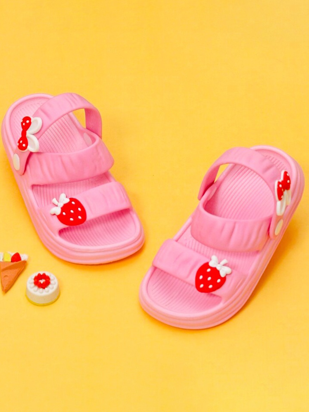 

Yellow Bee Girls Strawberry & Bow Self Design Sliders, Pink