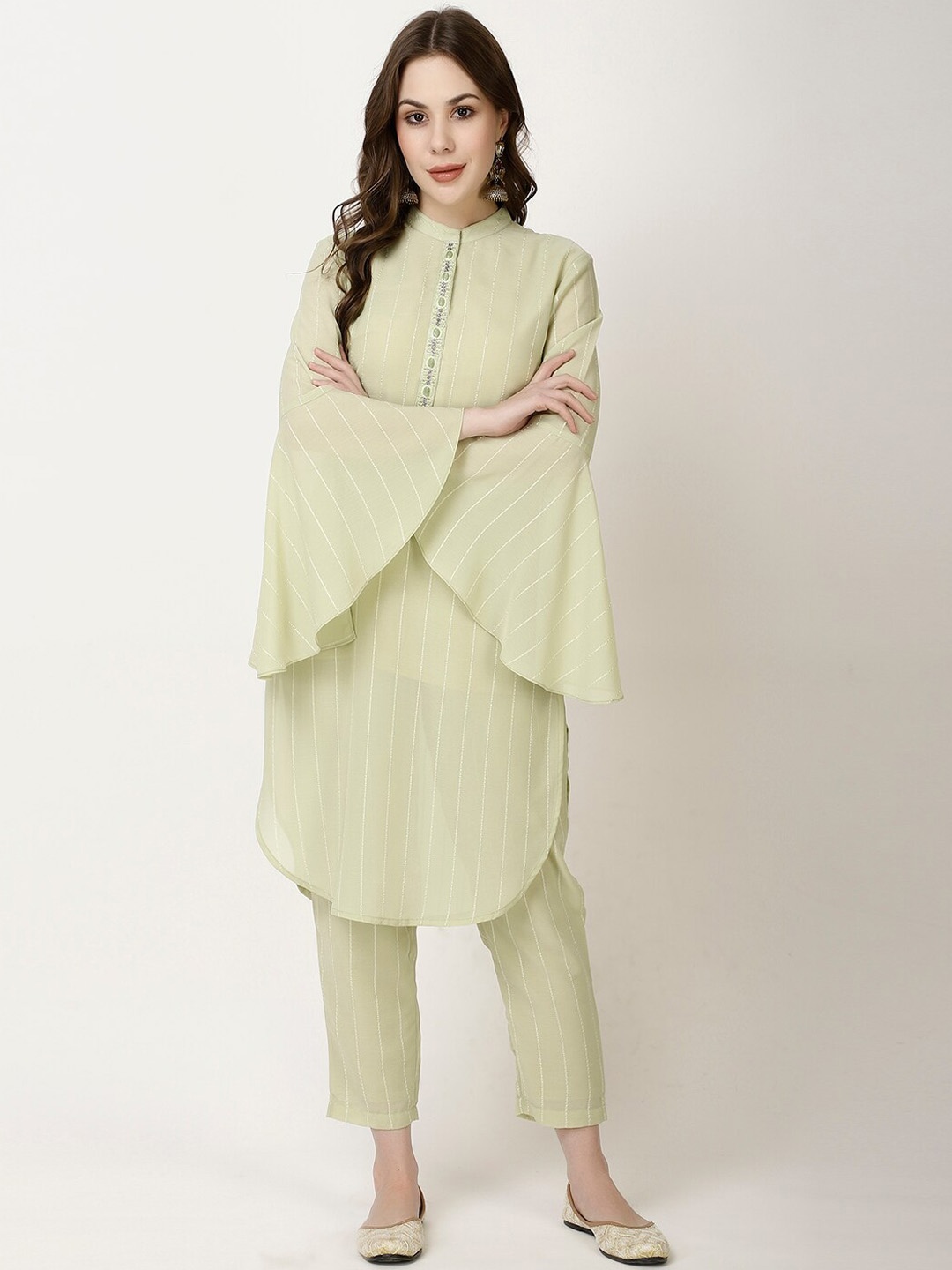 

FFU Mandarin Collar Straight Bell Sleeve Straight Kurta With Trousers, Green