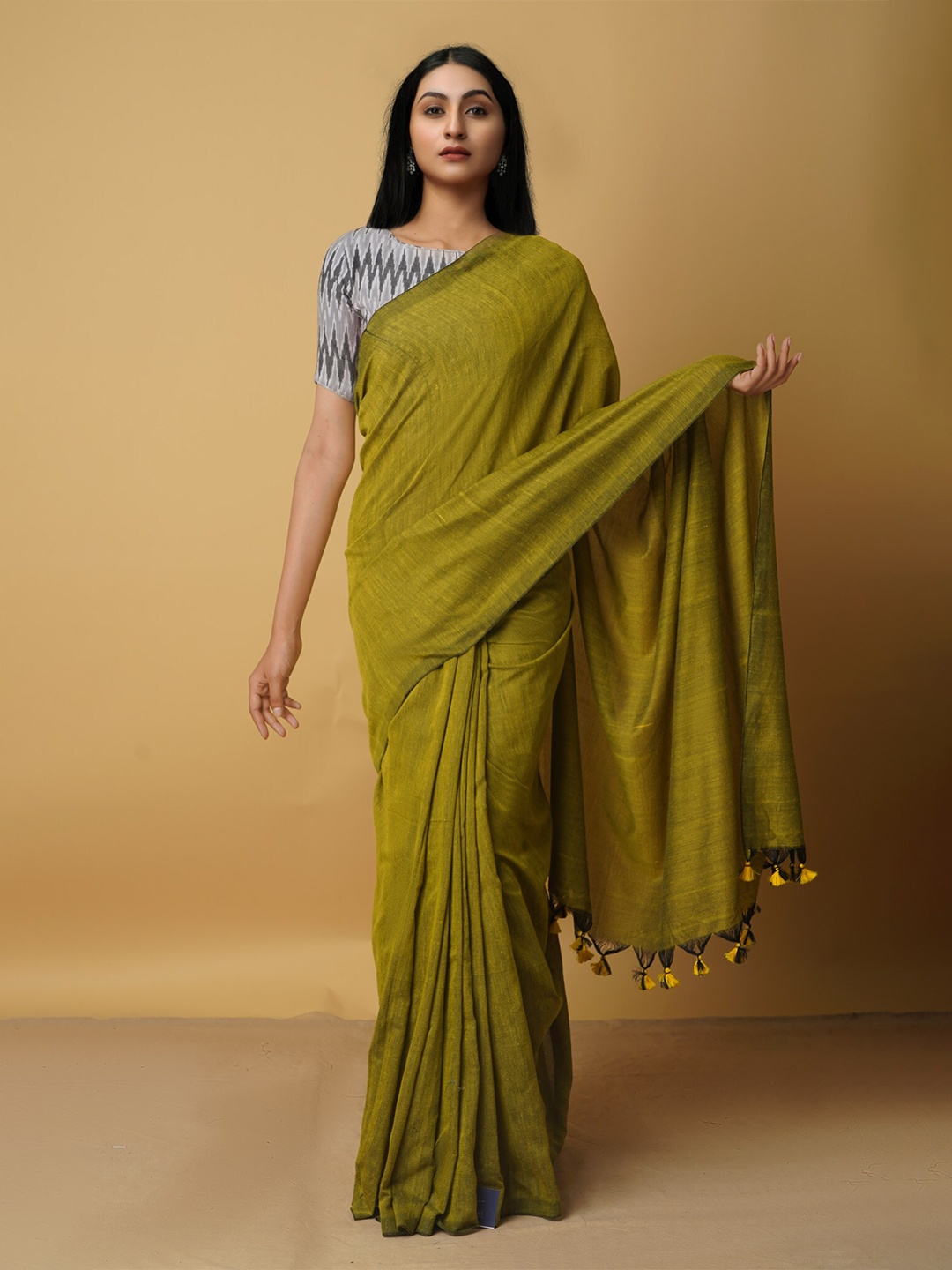 

Unnati Silks Pure Linen Handloom Jamdani Saree, Yellow