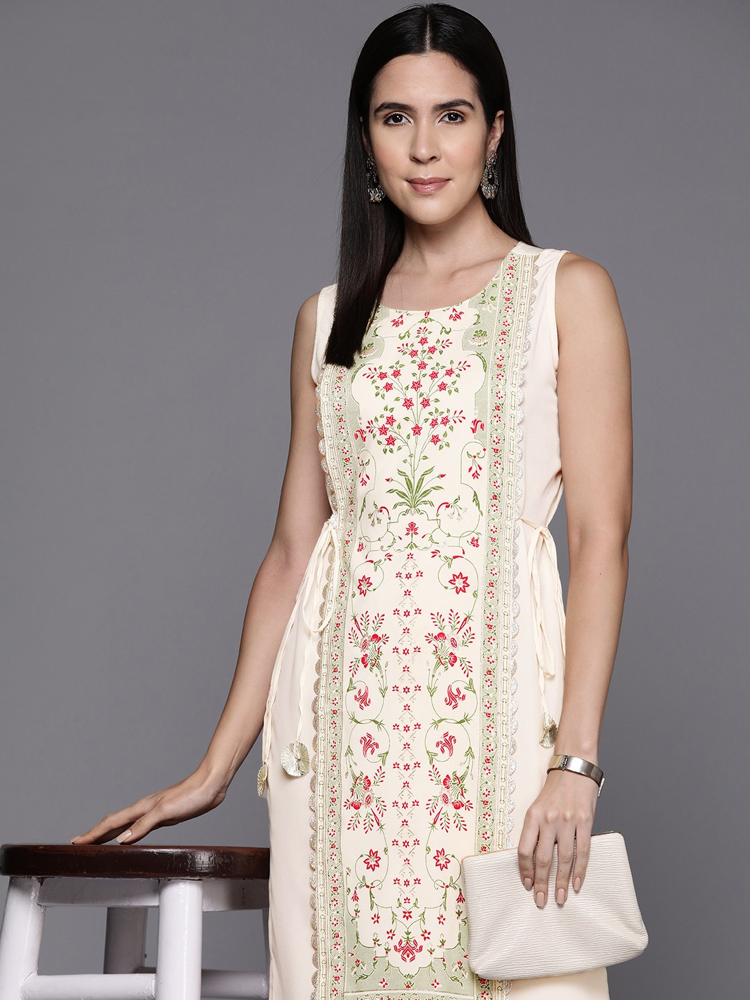

Ahalyaa Floral Printed Gotta Patti Crepe Kurta, Off white