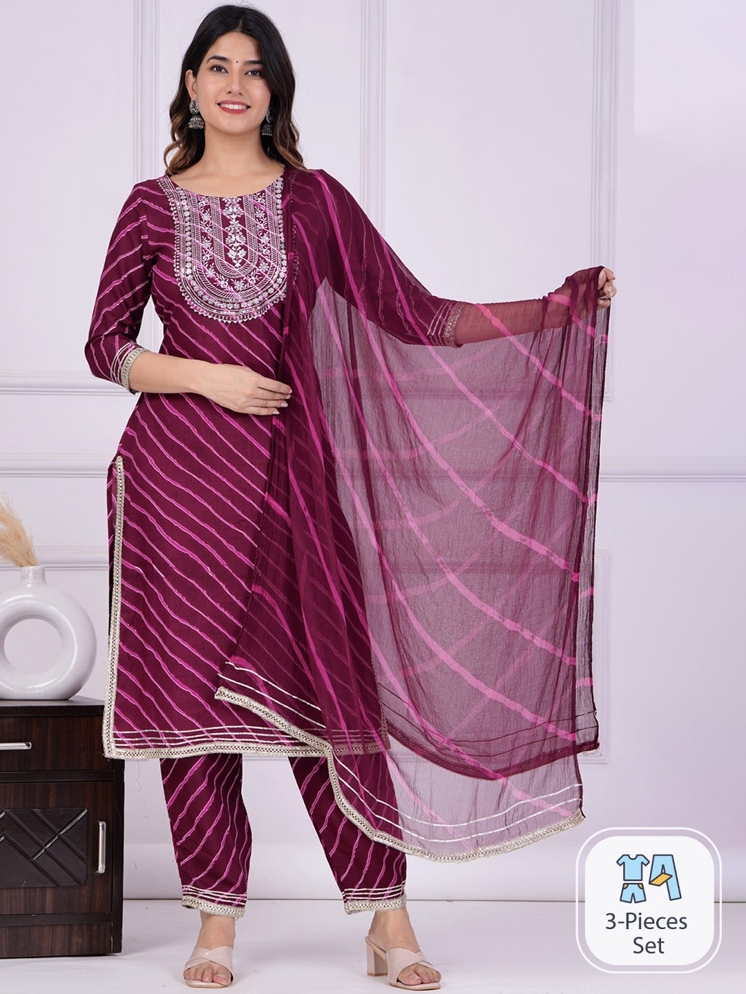 

TOULIN Floral Yoke Design Regular Thread Work Kurta with Trousers & Dupatta, Maroon