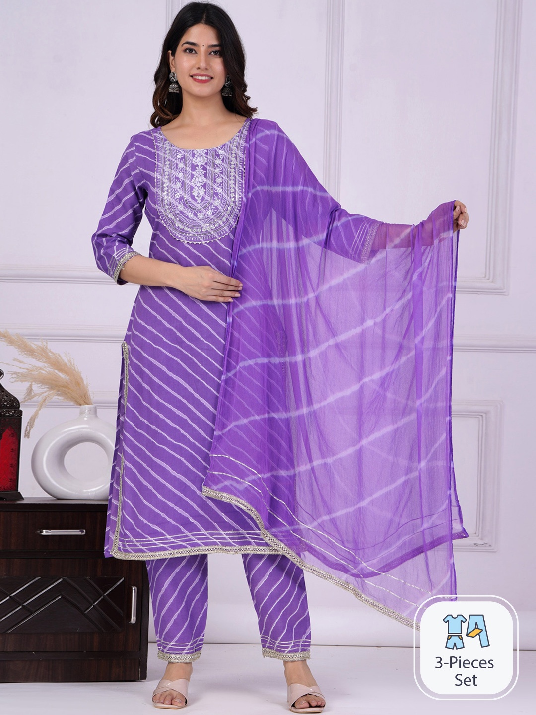 

TOULIN Floral Yoke Design Regular Thread Work Kurta with Trousers & Dupatta, Lavender