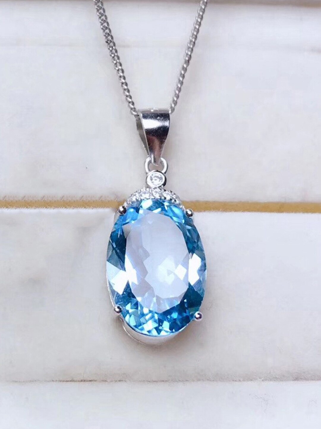 

Designs & You Silver-Plated American Diamond Studded Oval Shaped Pendant