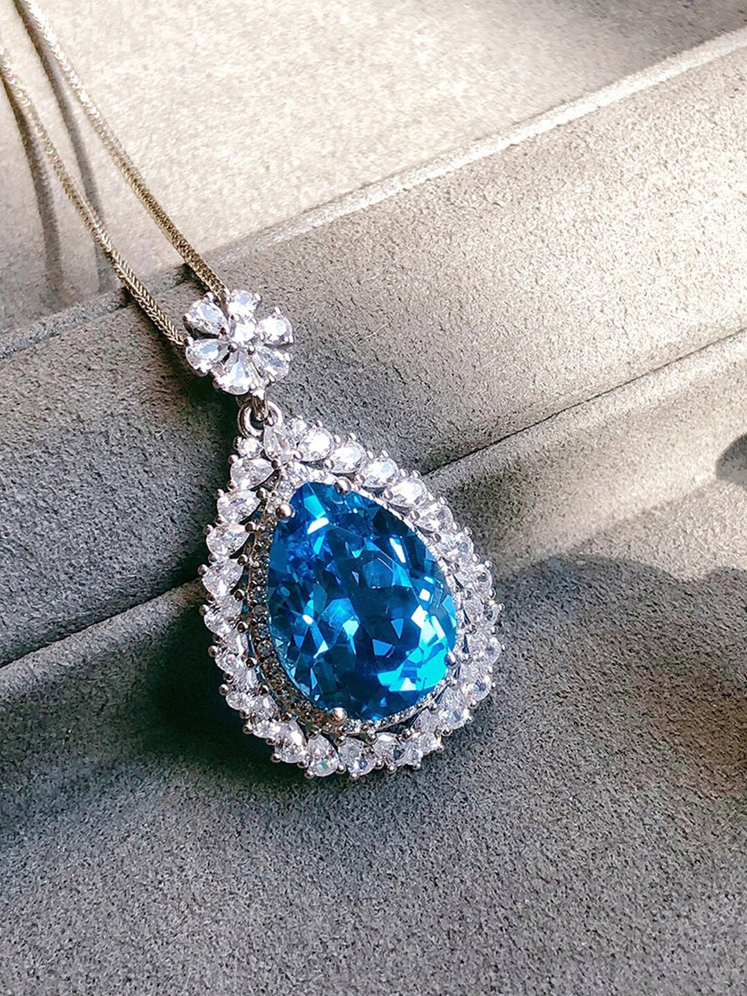 

Designs & You Silver-Plated American Diamond Studded Teardrop Shaped Pendant