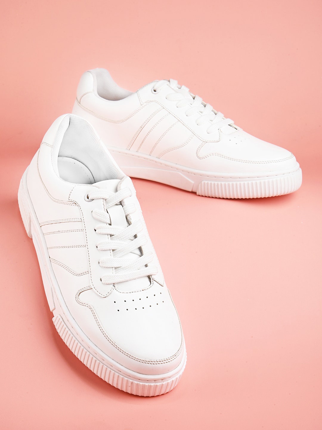 

HRX by Hrithik Roshan Women Lightweight Lace-Up Sneakers, White