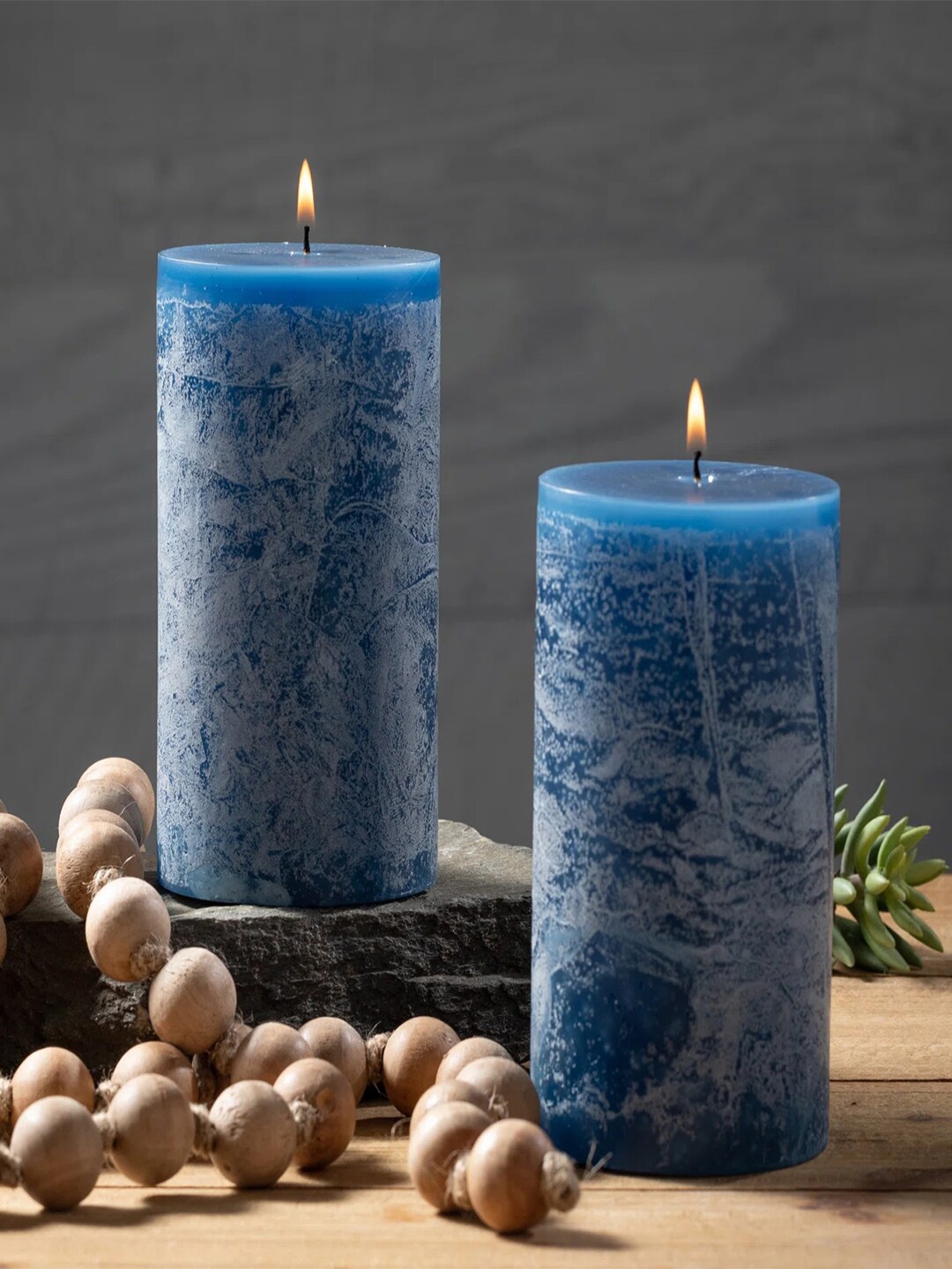 

Aromatic Fables 2-Pcs Blue Pineapple Scented Pillar Candles