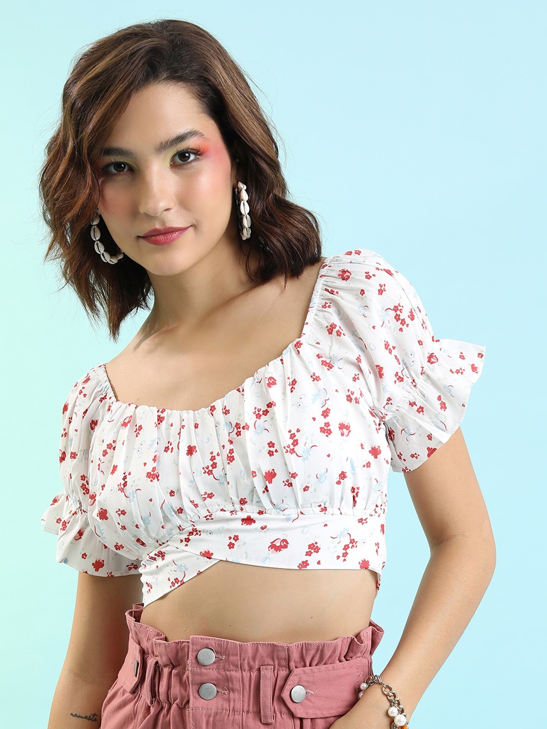 

Tokyo Talkies Off White Floral Printed Puff Sleeves Styled Back Crop Top