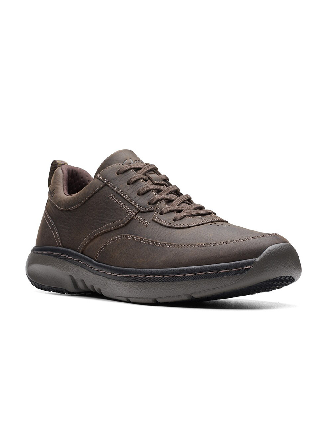 

Clarks Men Memory Foam Leather Basis Sneakers, Brown