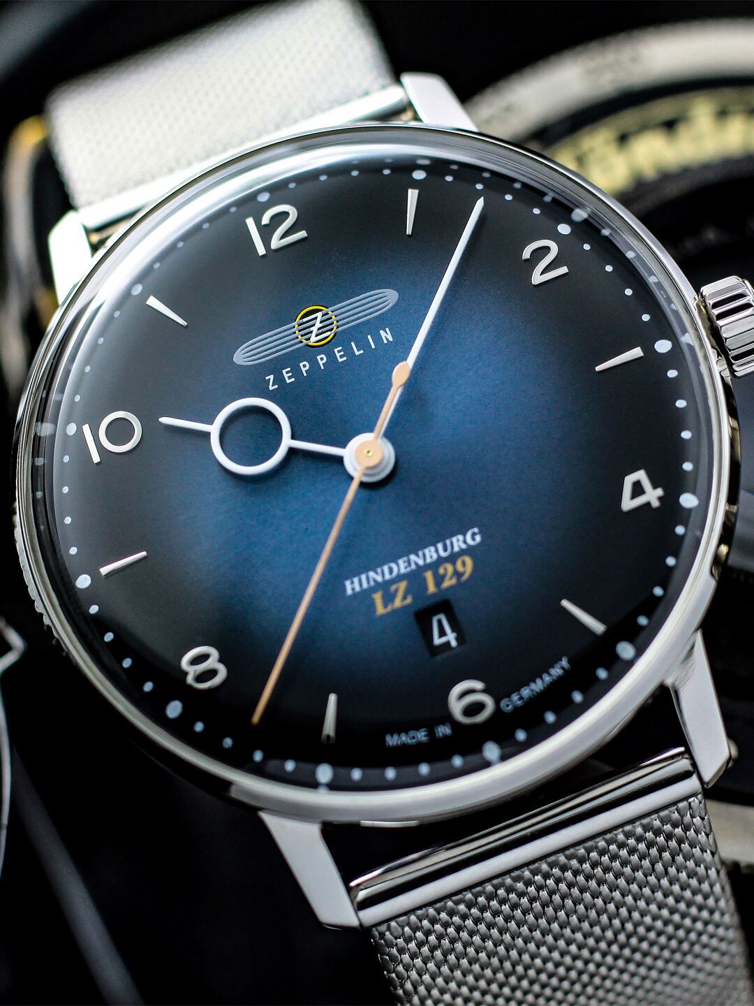 

ZEPPELIN Men Textured Dial & Stainless Steel Straps Analogue Watch 8046M3, Blue