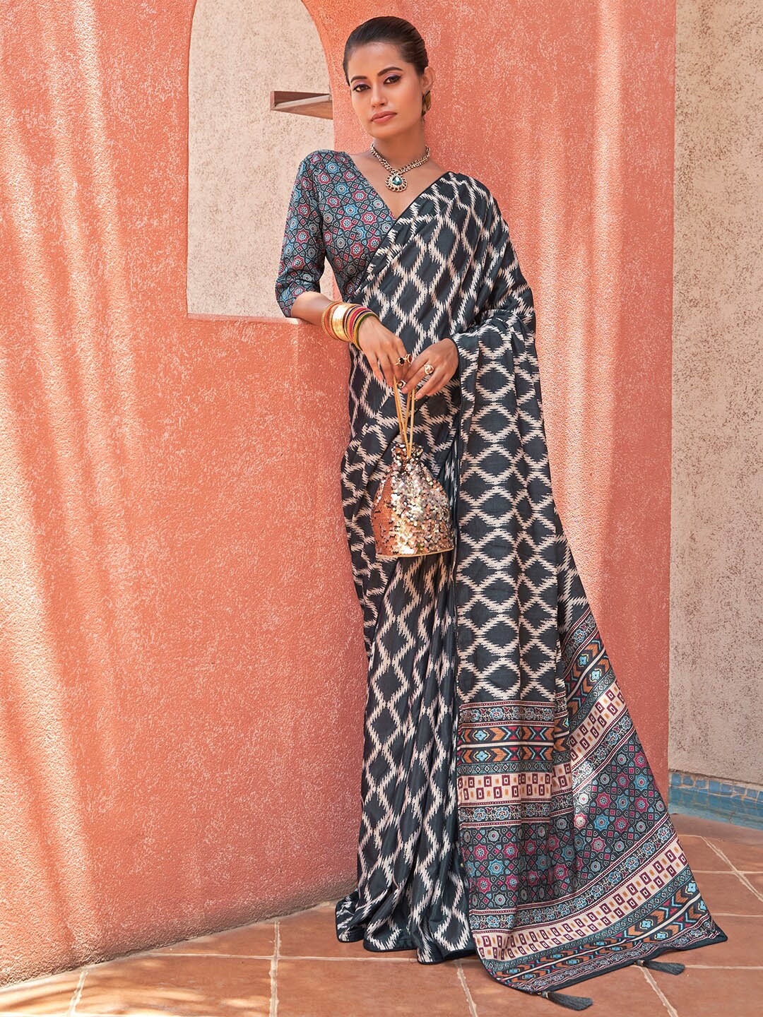 

Zeel Clothing Geometric Digital Printed Saree, Black