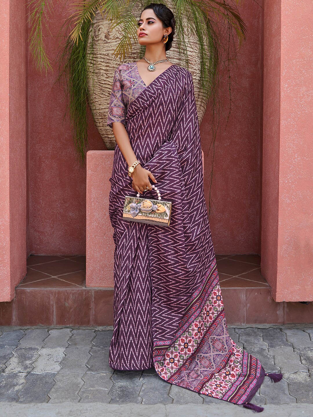 

Zeel Clothing Geometric Printed Poly Crepe Saree, Purple