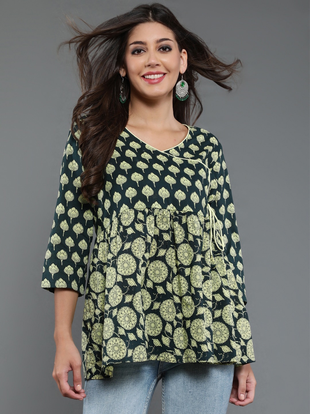

antaran Ethnic Motifs Printed V-Neck Tie-Ups Detail Cotton Empire Top, Green