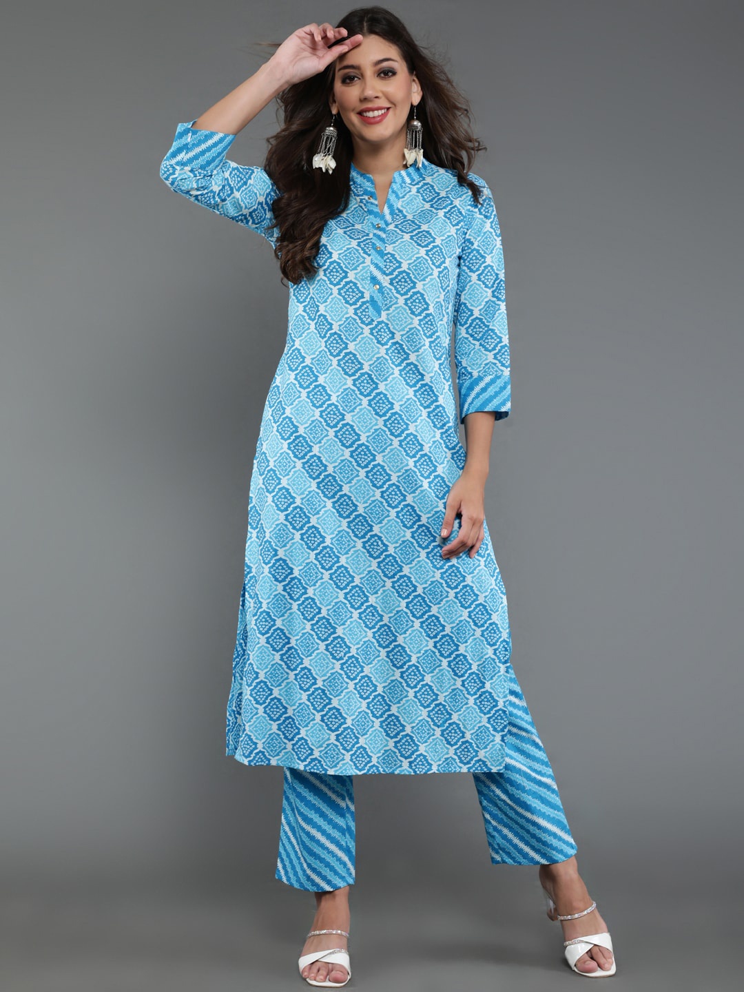 

antaran Bandhani Printed Mandarin Collar Pure Cotton Kurta With Trousers, Blue
