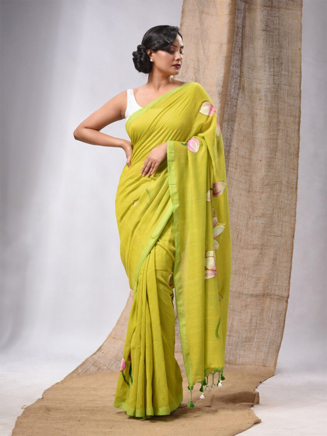 

Charukriti Floral Printed Pure Cotton Saree, Yellow