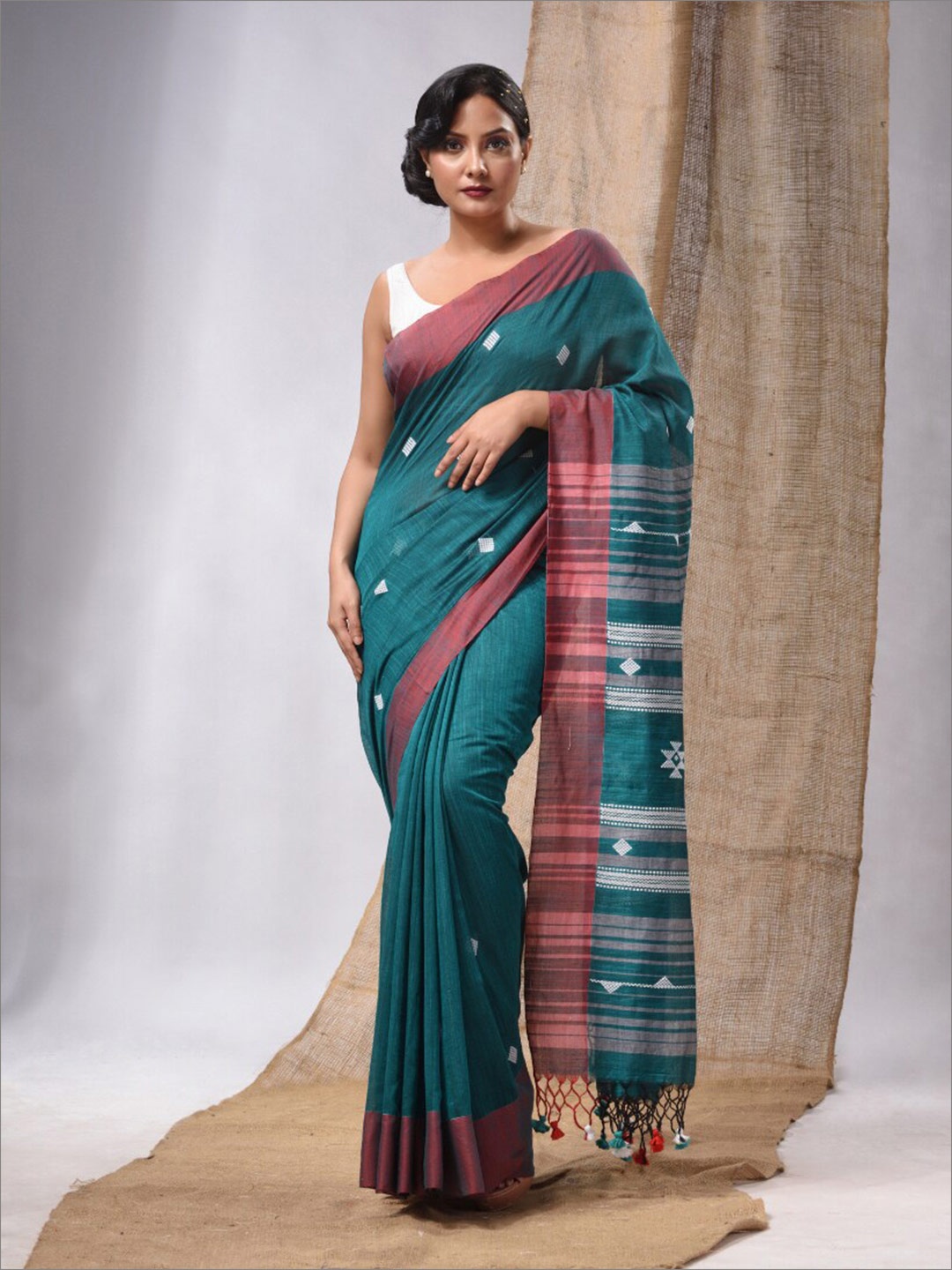 

Charukriti Woven Design Pure Cotton Saree, Teal