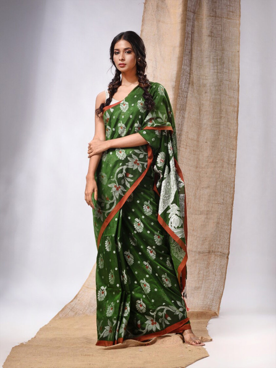 

Charukriti Woven Design Zari Pure Cotton Saree, Green