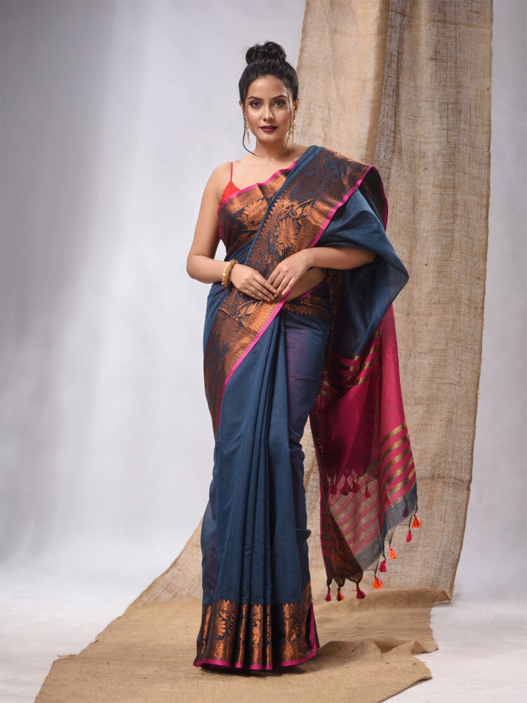 

Charukriti Zari Silk Cotton Saree, Grey