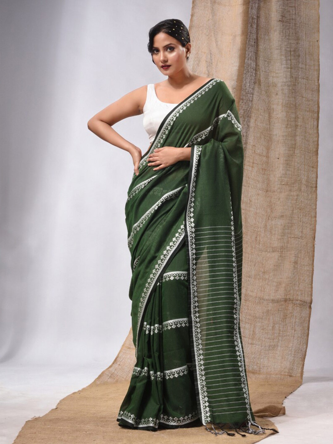 

Charukriti Ethnic Motifs Woven Design Pure Cotton Saree, Green