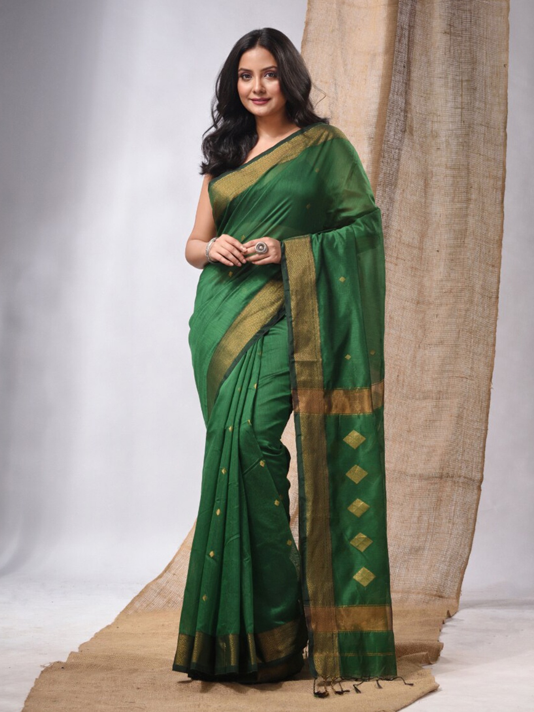 

Charukriti Geometric Woven Design Zari Saree, Green