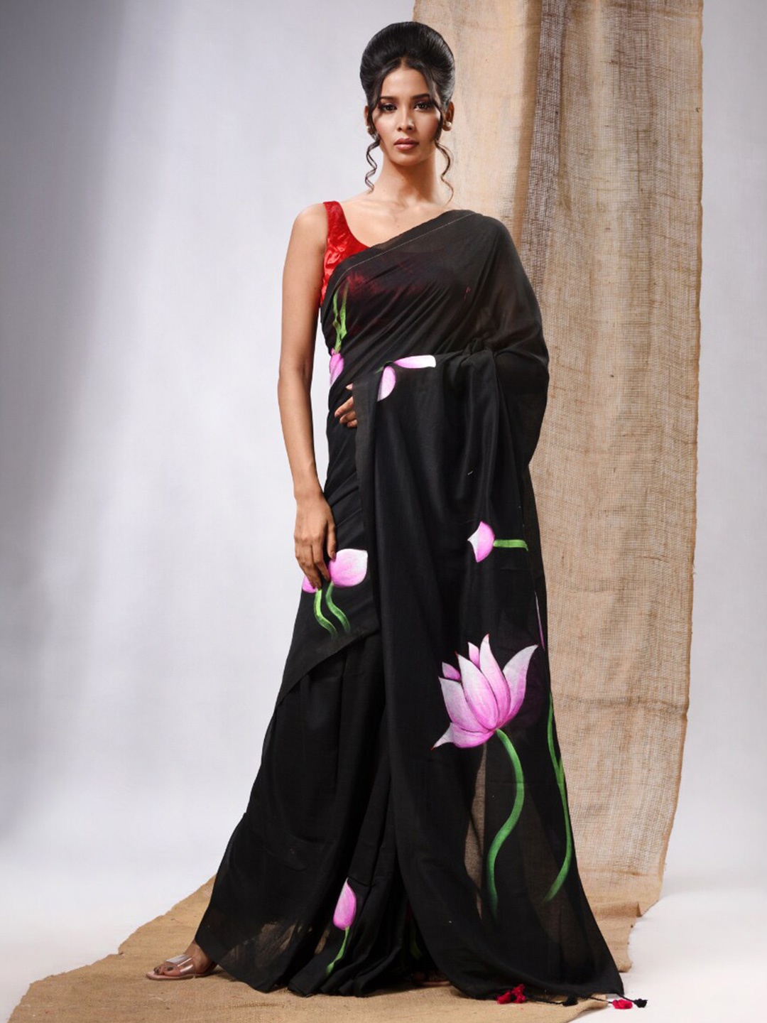 

Charukriti Floral Printed Pure Cotton Saree, Black