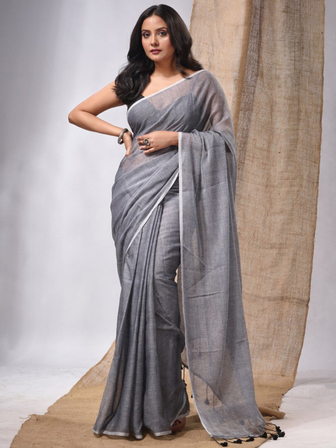 

Charukriti Tassels Pure Cotton Saree, Grey