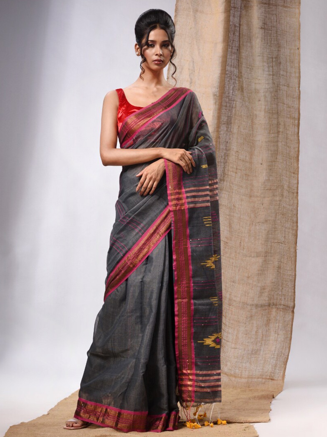 

Charukriti Ethnic Motifs Woven Design Zari Silk Cotton Saree, Grey