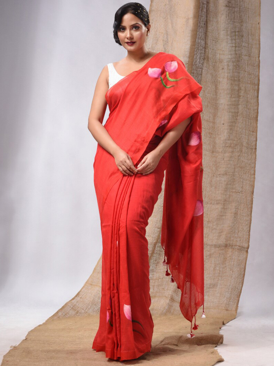 

Charukriti Floral Printed Pure Cotton Saree, Red