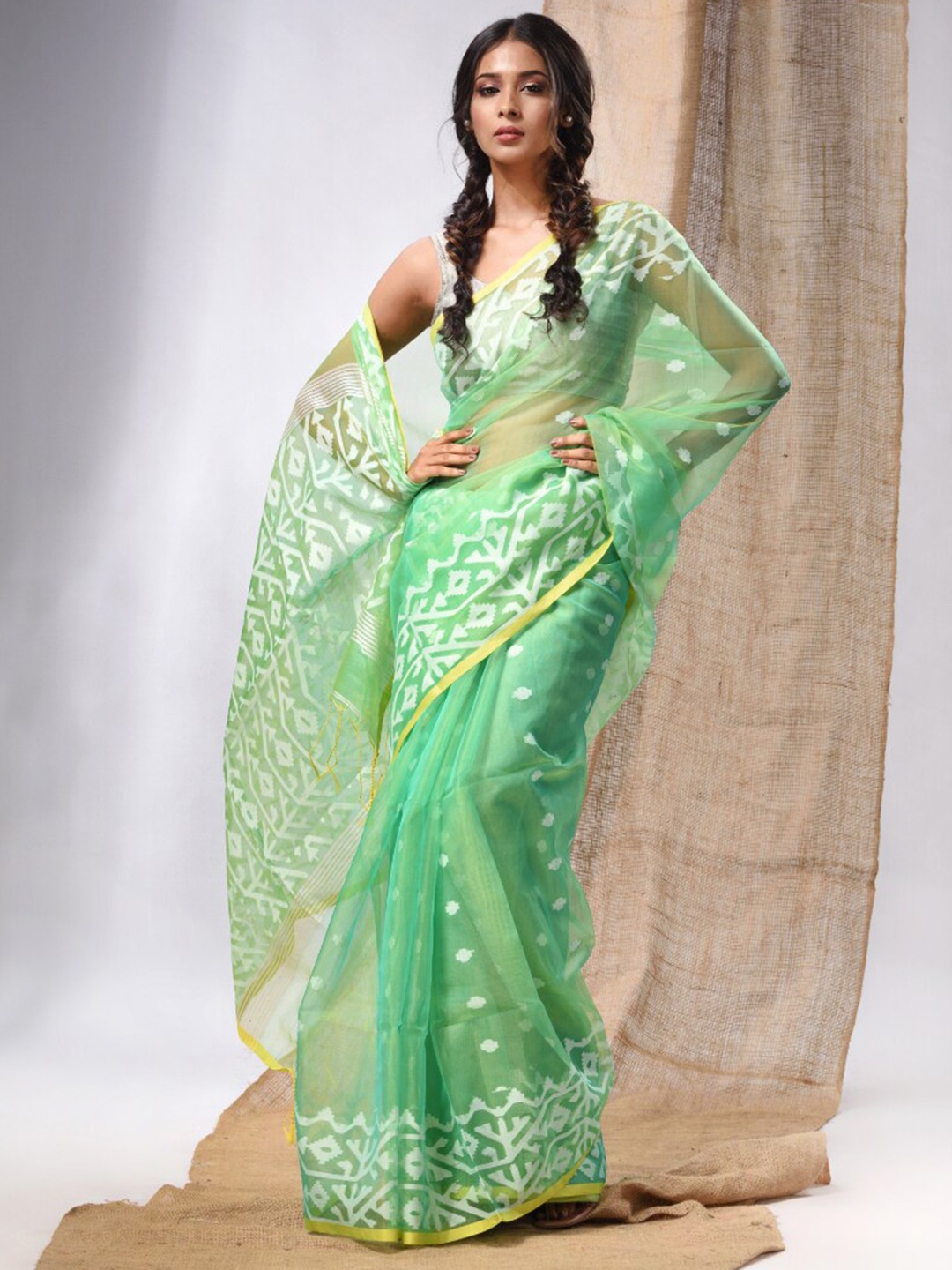 

Charukriti Abstract Printed Tassels Pure Silk Saree, Green