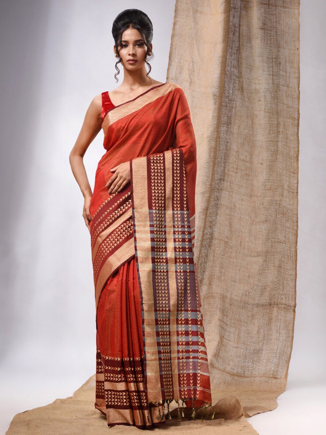 

Charukriti Zari Silk Cotton Saree, Red