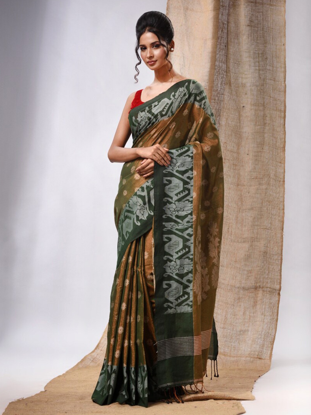

Charukriti Ethnic Motifs Woven Design Zari Tissue Saree, Green