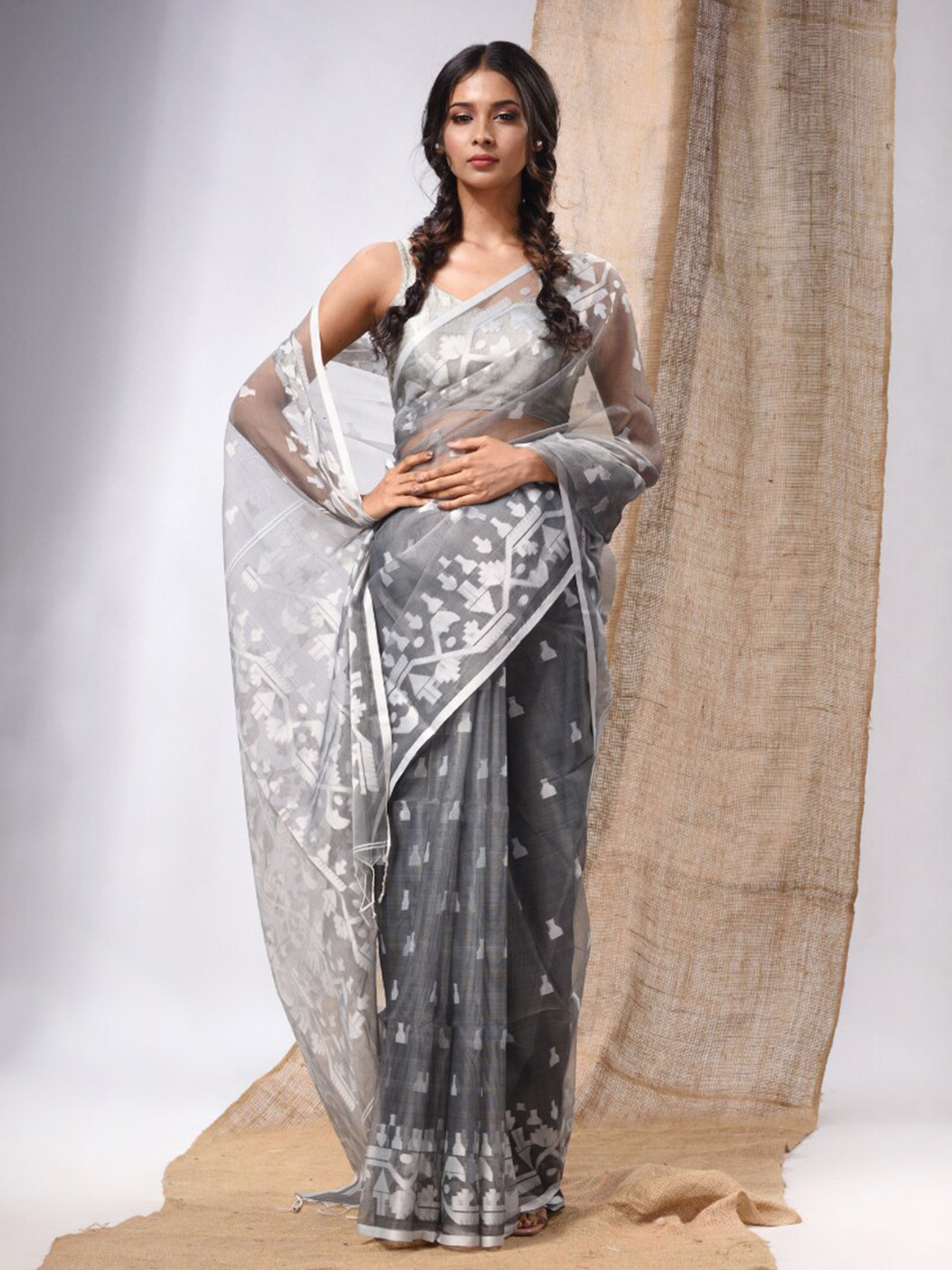 

Charukriti Woven Design Pure Silk Saree, Grey