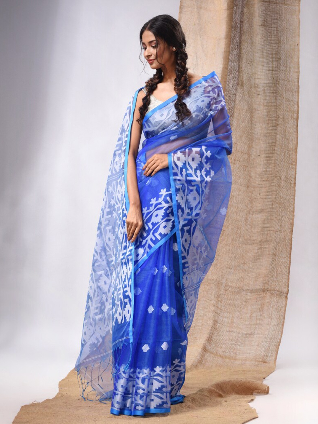 

Charukriti Woven Design Pure Silk Saree, Blue
